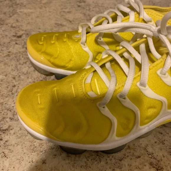 Nike Yellow and White Women's Sneakers - Picture 5 of 14